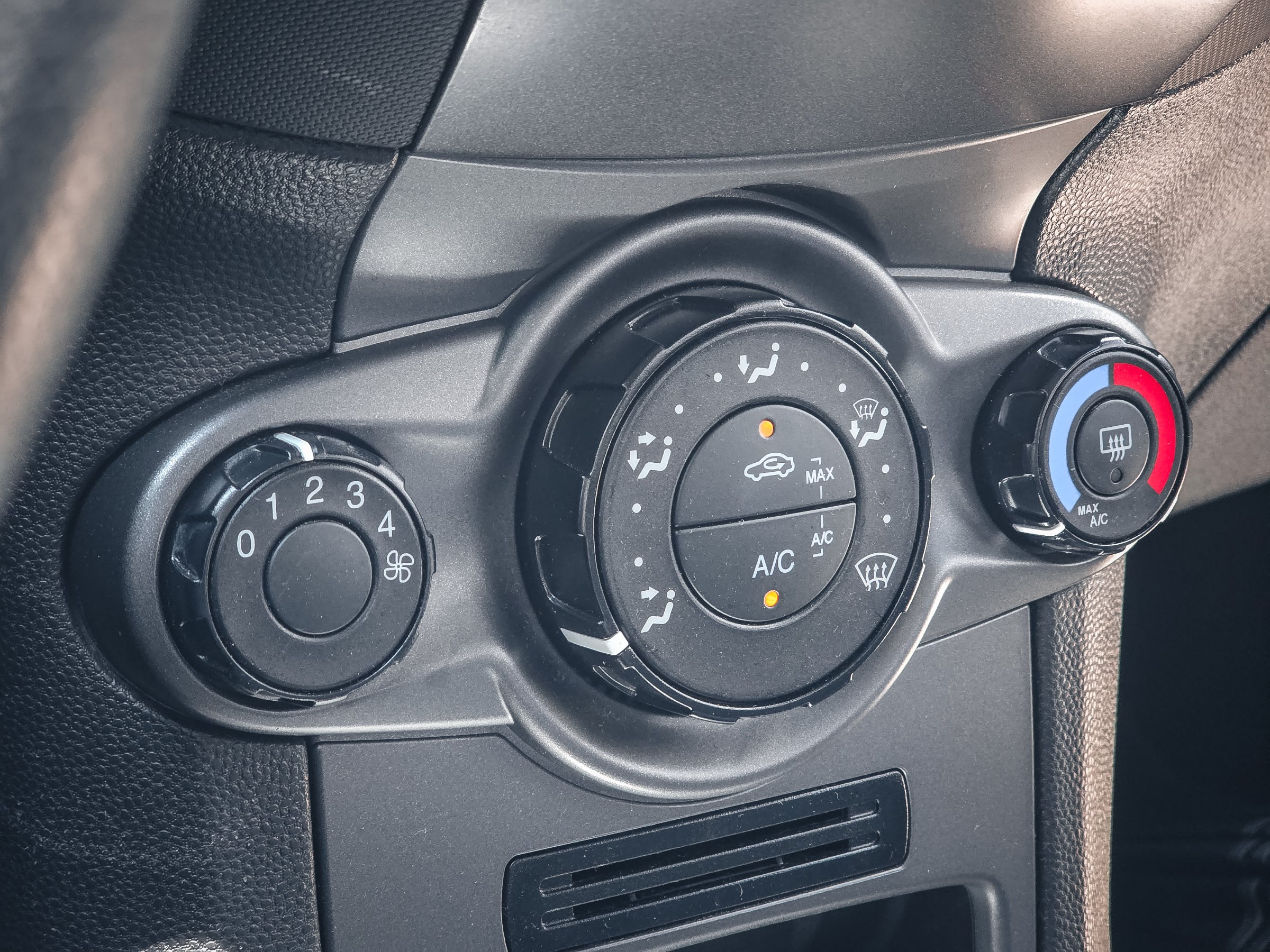 2014 Ford Fiesta 照片 9